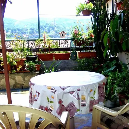 Apartment Authentic Guest In The Heart Of студио с изглед към царевец *